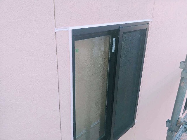 窓サッシのシーリング打ち増し完了